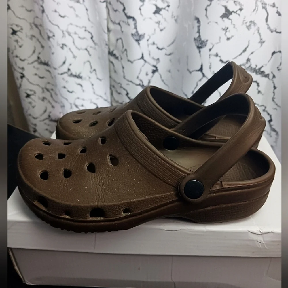 Clogs - Picture 2 of 3